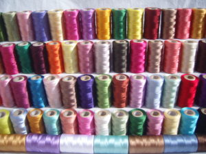 Read more about the article How to choose sewing thread